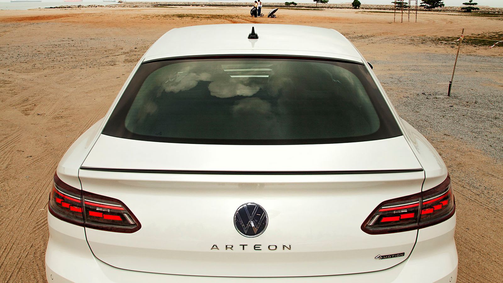 Volkswagen Arteon R-Line Volkswagen Arteon R-Line LED taillights with signature lighting