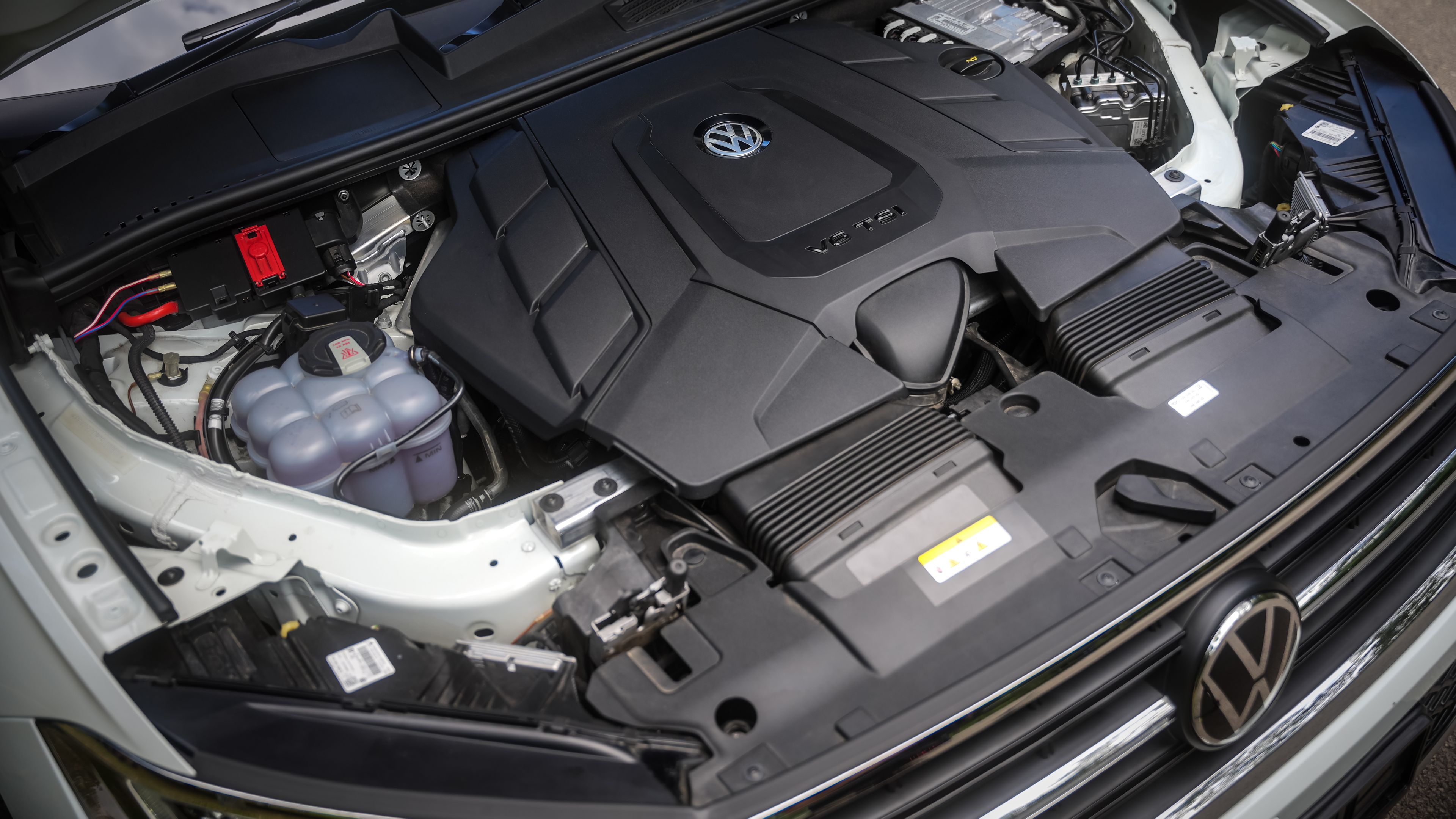 Volkswagen Touareg R-Line | 3.0 V6 TSI 340PS engine A close-up view of a modern car's open engine bay, revealing a clean and organized Volkswagen Touareg R-Line engine.