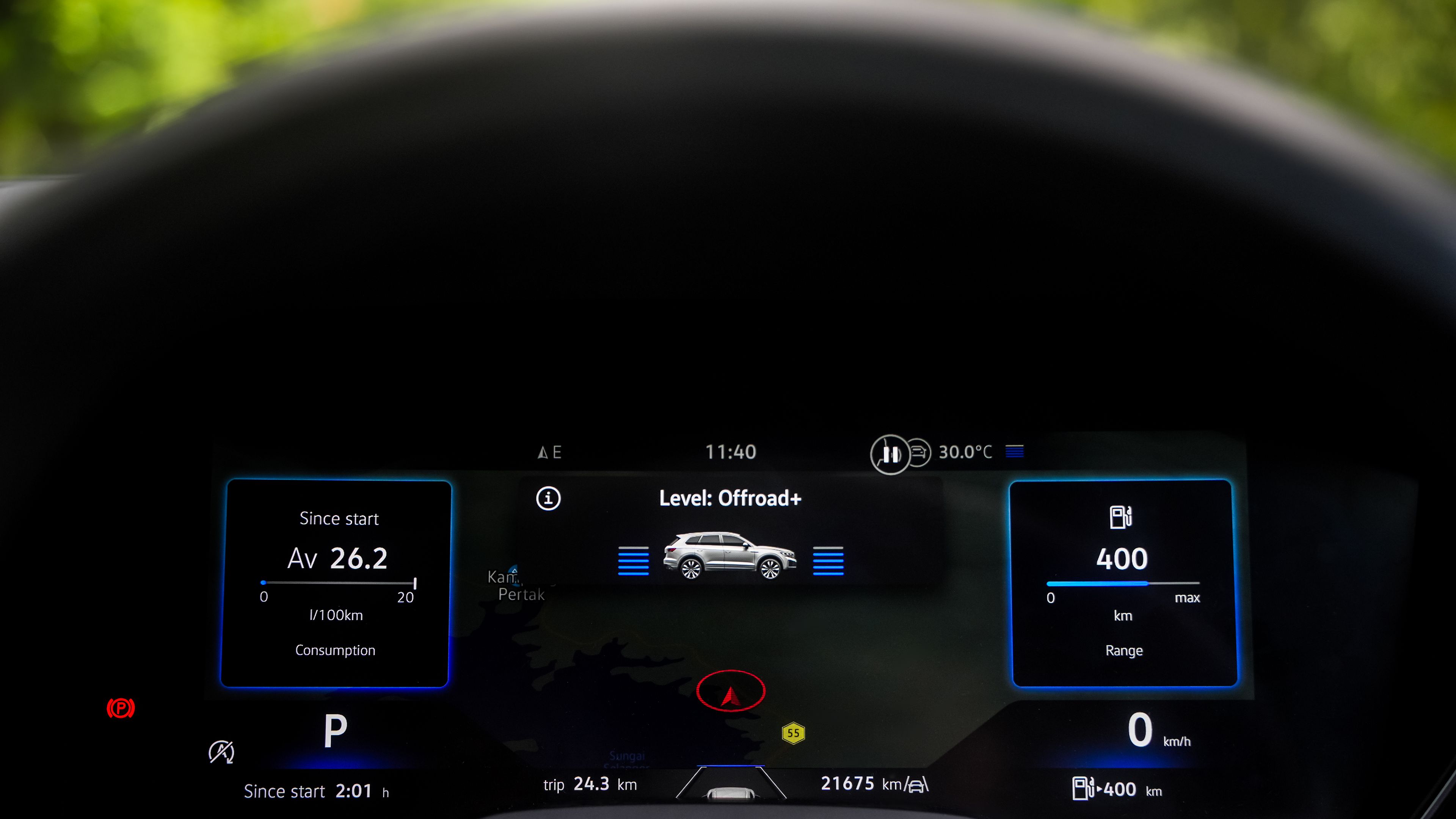 Volkswagen Touareg R-Line | Innovation Cockpit Digital dashboard display of a Volkswagen Touareg R-Line showing speedometer, driving mode, and fuel range with a blurred green background for a superior driving experience.