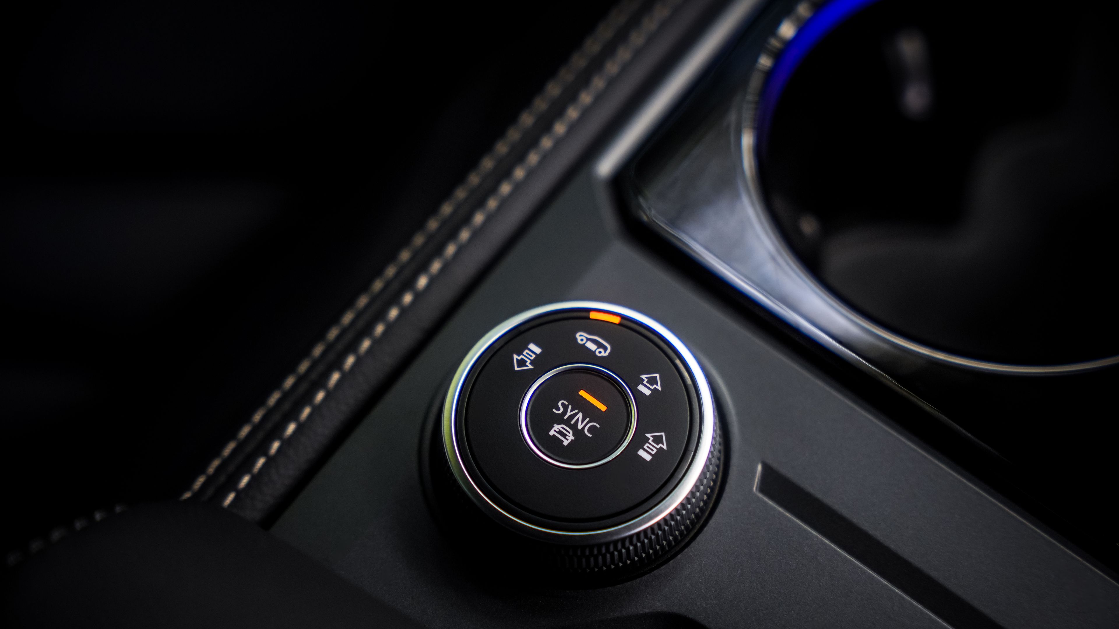 Volkswagen Touareg R-Line | Automatic self-levelling air suspension Climate control dial in the luxury Volkswagen Touareg R-Line interior.