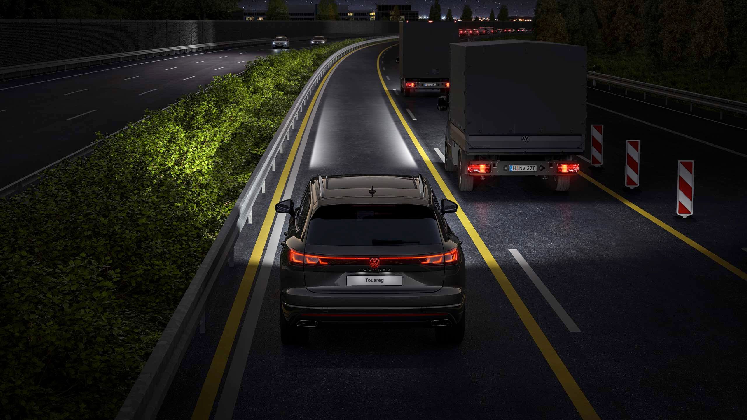Volkswagen Touareg R-Line | IQ.LIGHT HD matrix headlights Volkswagen Touareg R-Line onto a highway at night with traffic ahead.